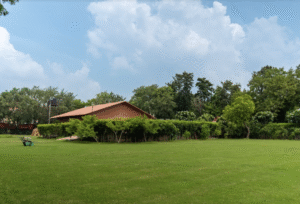 Read more about the article Budget vs Luxury Farmhouses in India: What is Best for You?