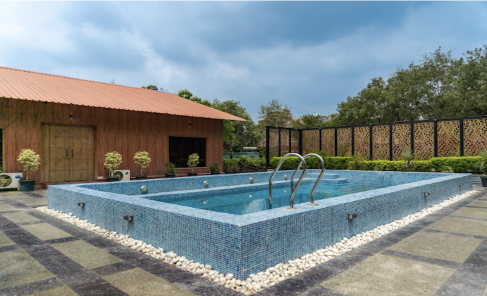 Read more about the article How to Host the Ultimate Pool Party at a Farmhouse in Delhi to Beat the Heat